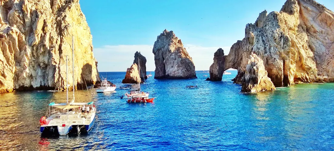 Costa y formaciones rocosas en Los Cabos, México